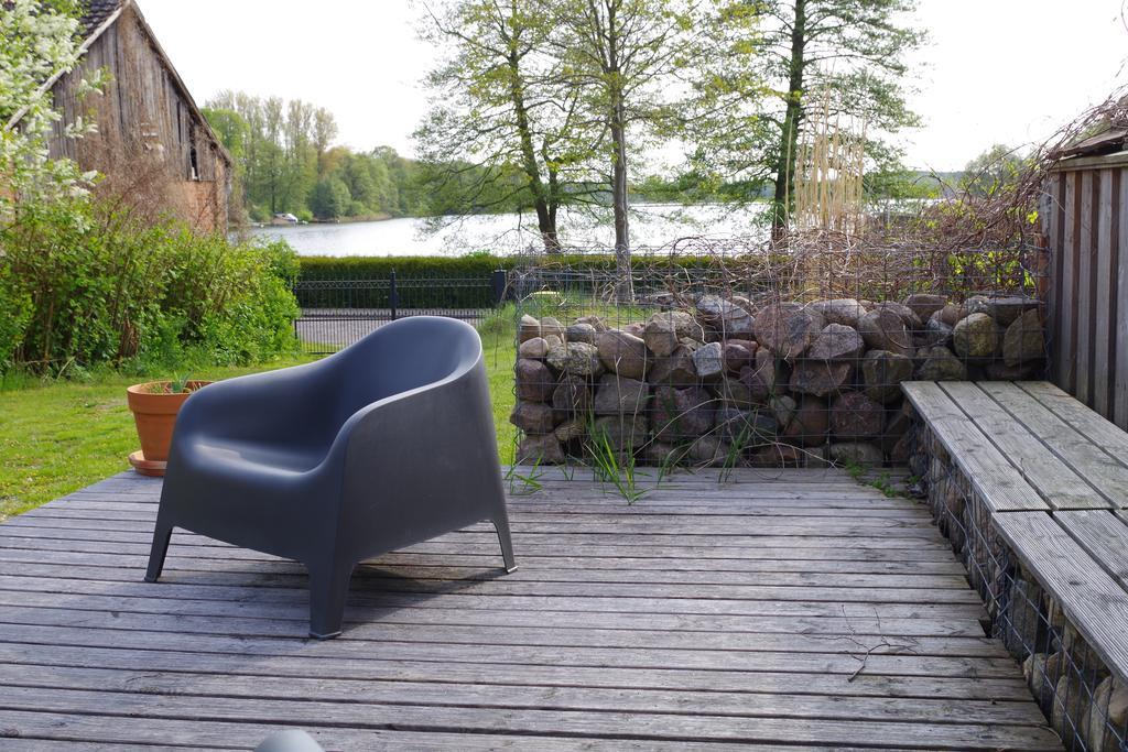 Haus am See in Kleinzerlang Zimmer foto